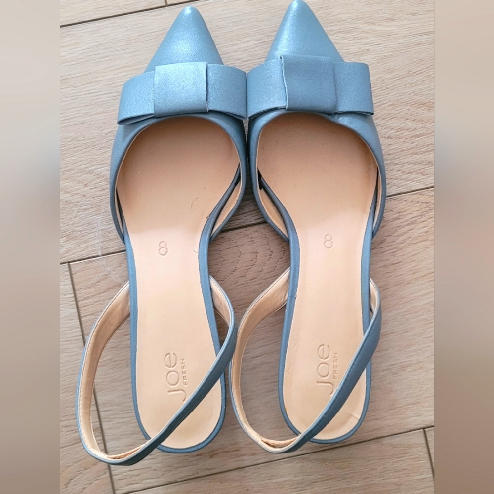 Joe fresh pointed toe, sling back kitten heels.   Size 8. Grey.